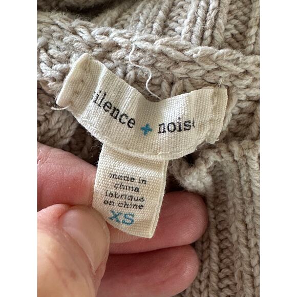 UO Silence & Noise Chunky knit Turtleneck Sweater Taupe Size XS neutral knits - Picture 4 of 9